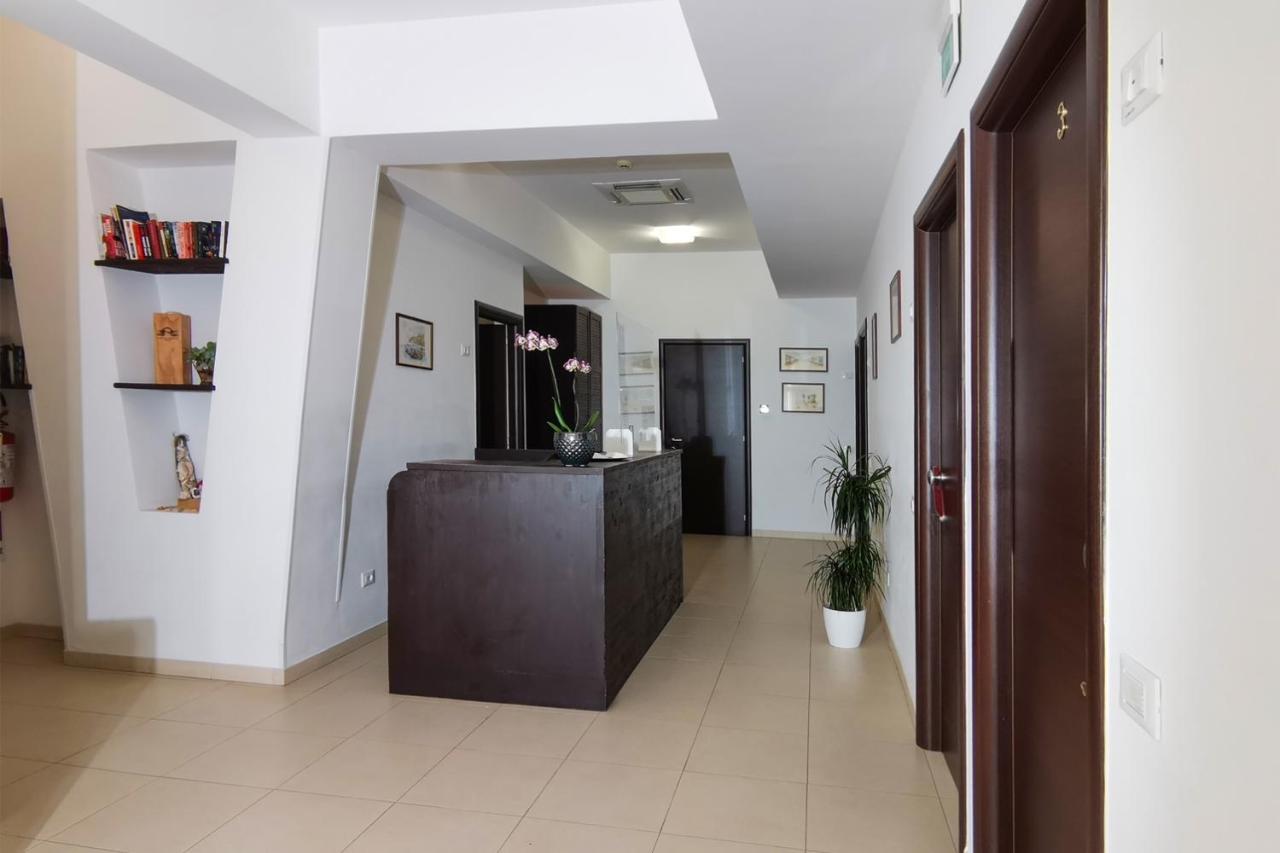 קליארי Hotel Poetto מראה חיצוני תמונה