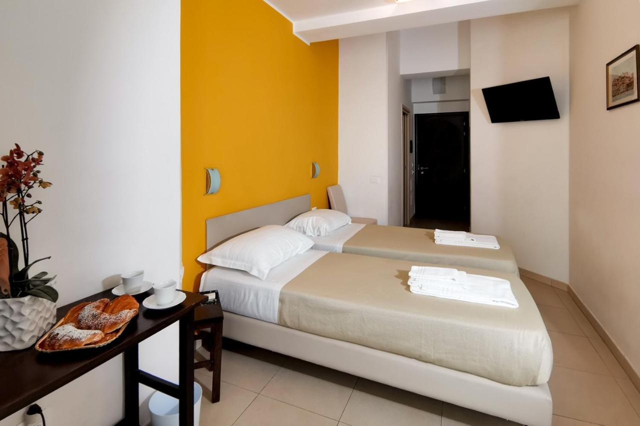 קליארי Hotel Poetto מראה חיצוני תמונה